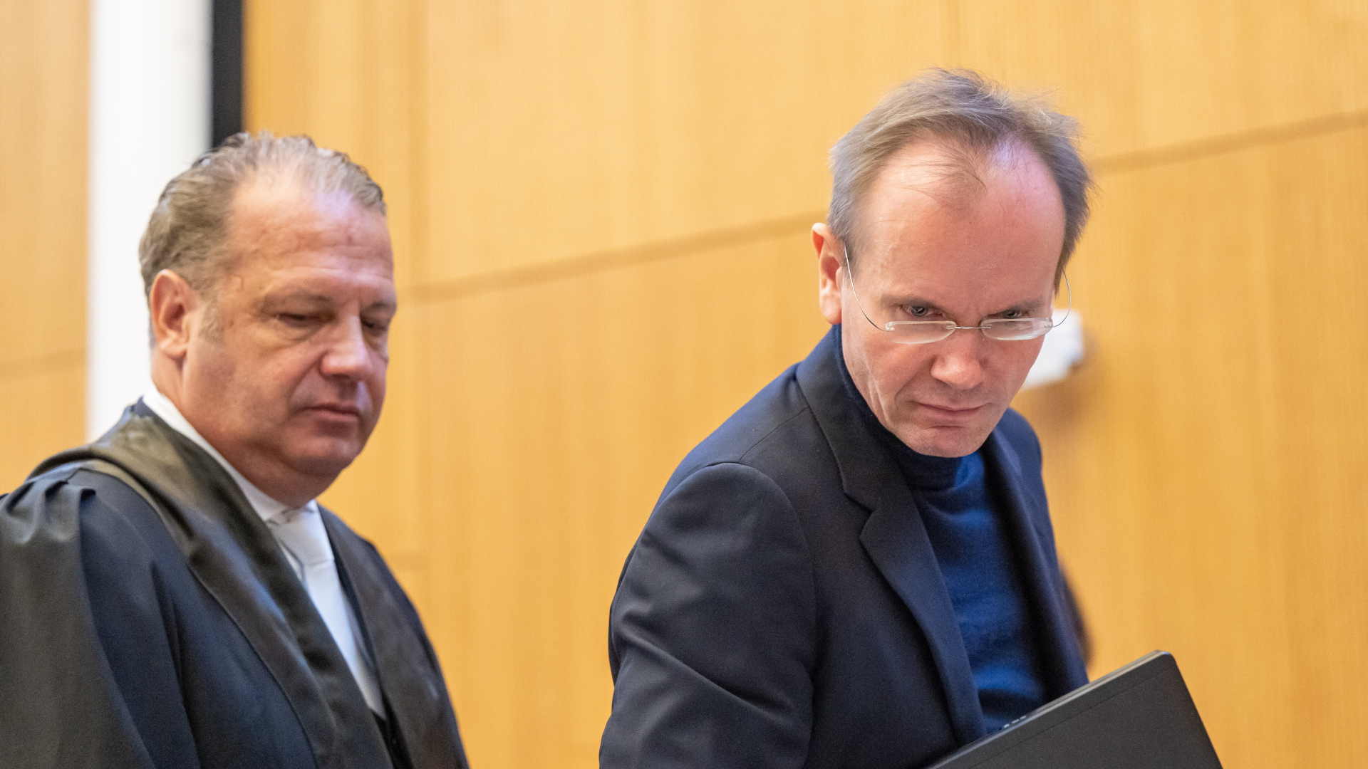 L'avocat de la défense veut faire suspendre le procès - SalonFilaha.com
