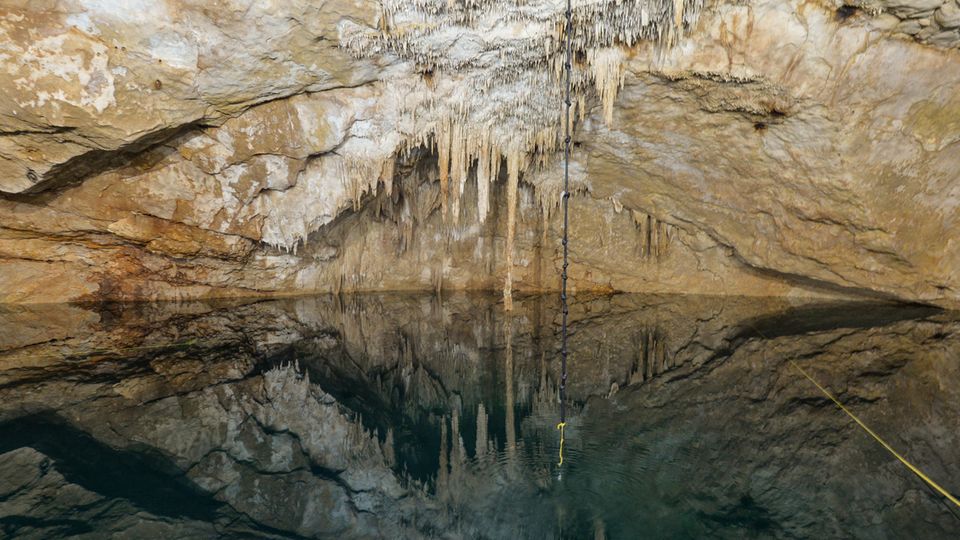 Cénote Mexique Les canoës Cenote à Homun, Mexique