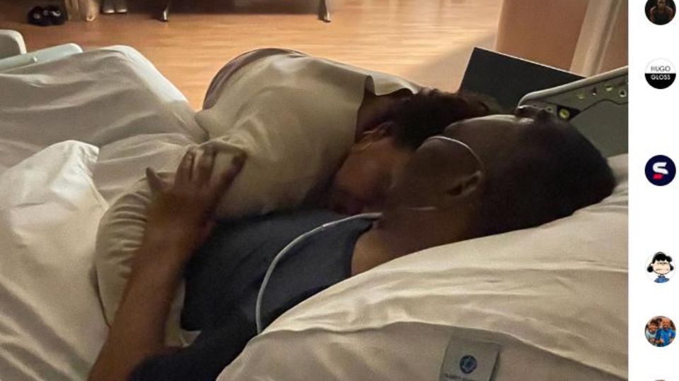 Star du football gravement malade : Kely Nascimento dans les bras de son père Pelé. L'état de santé de la légende du football ne cesse de se dégrader Kely Nascimento dans les bras de son père Pelé. L'état de santé de la légende du football ne cesse de se dégrader