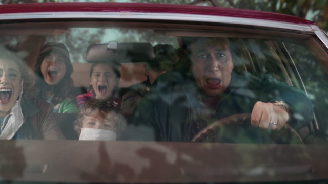 Adaptation du roman "Bruit blanc" sur Netflix : "Bruit blanc" est-il une paraphrase américaine de "Week-end" de Jean-Luc Godard ? Adam Driver (à droite) avec la famille du film.